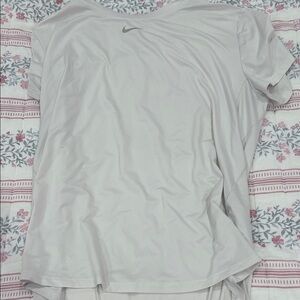 Nike Women's Light Gray Short Sleeve Tee